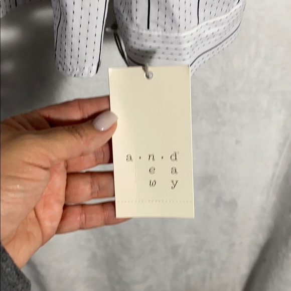 Nwt Andeawy blouse cold shoulders  size M - Picture 2 of 5